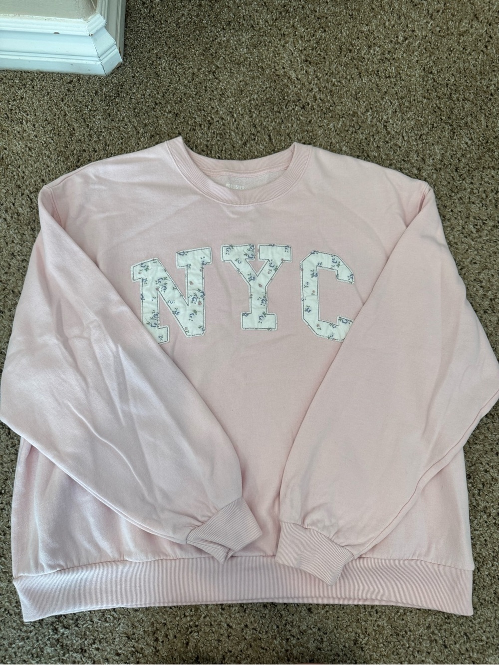 Hollister NYC Graphic Crewneck Sweatshirt - Light Pink - worn once
